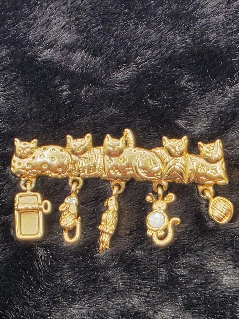 Vintage AJC Brooch Cats With 5 Dangling Cat Fun Charms Costume Jewelry Gold Tone